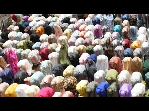 Moschee indonesiane riempite per l’avvio del Ramadan